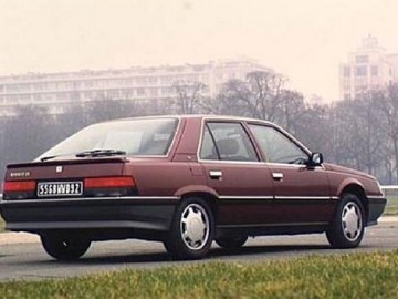 35 lat Renault 25